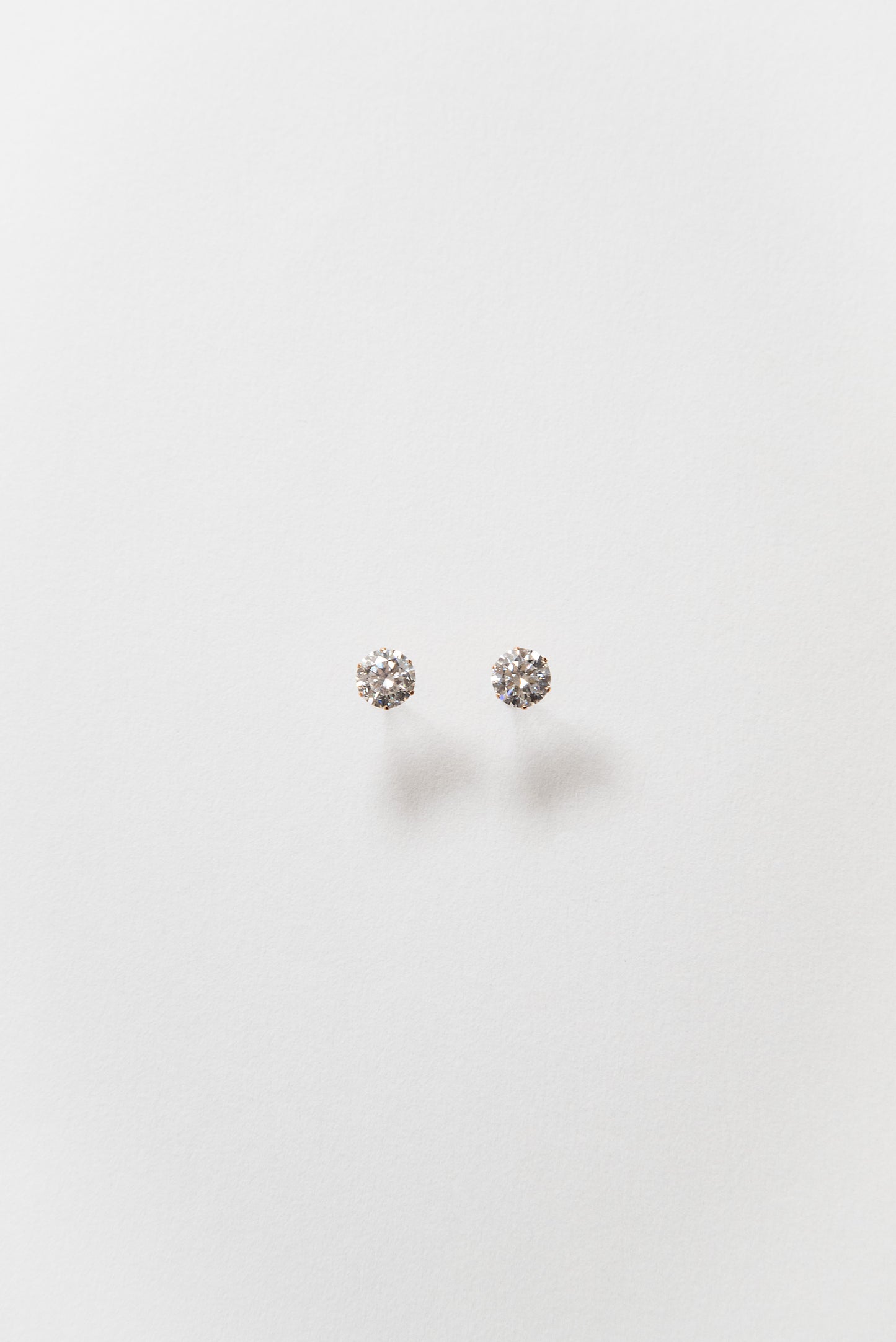 Round stud earrings
