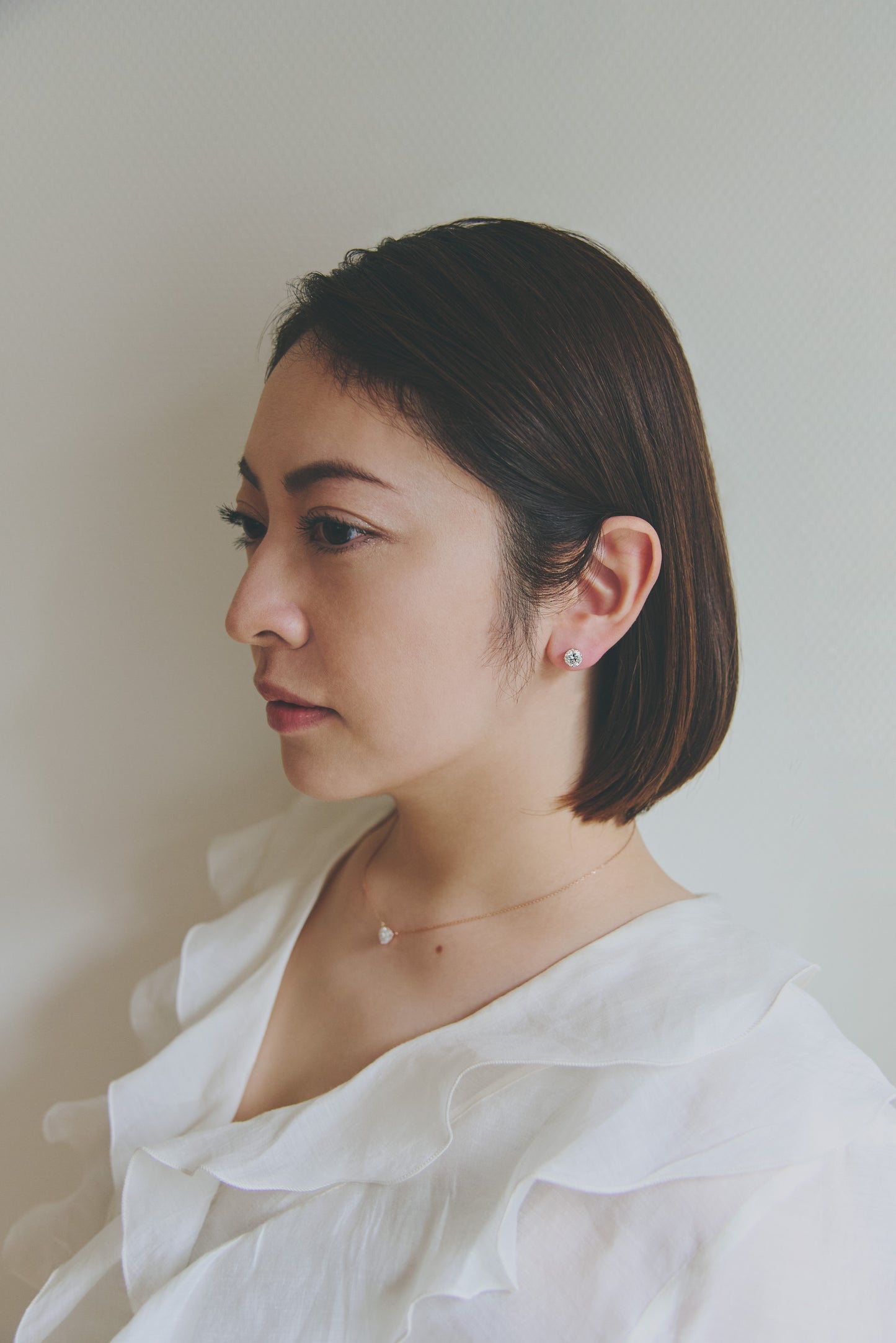 Round stud earrings