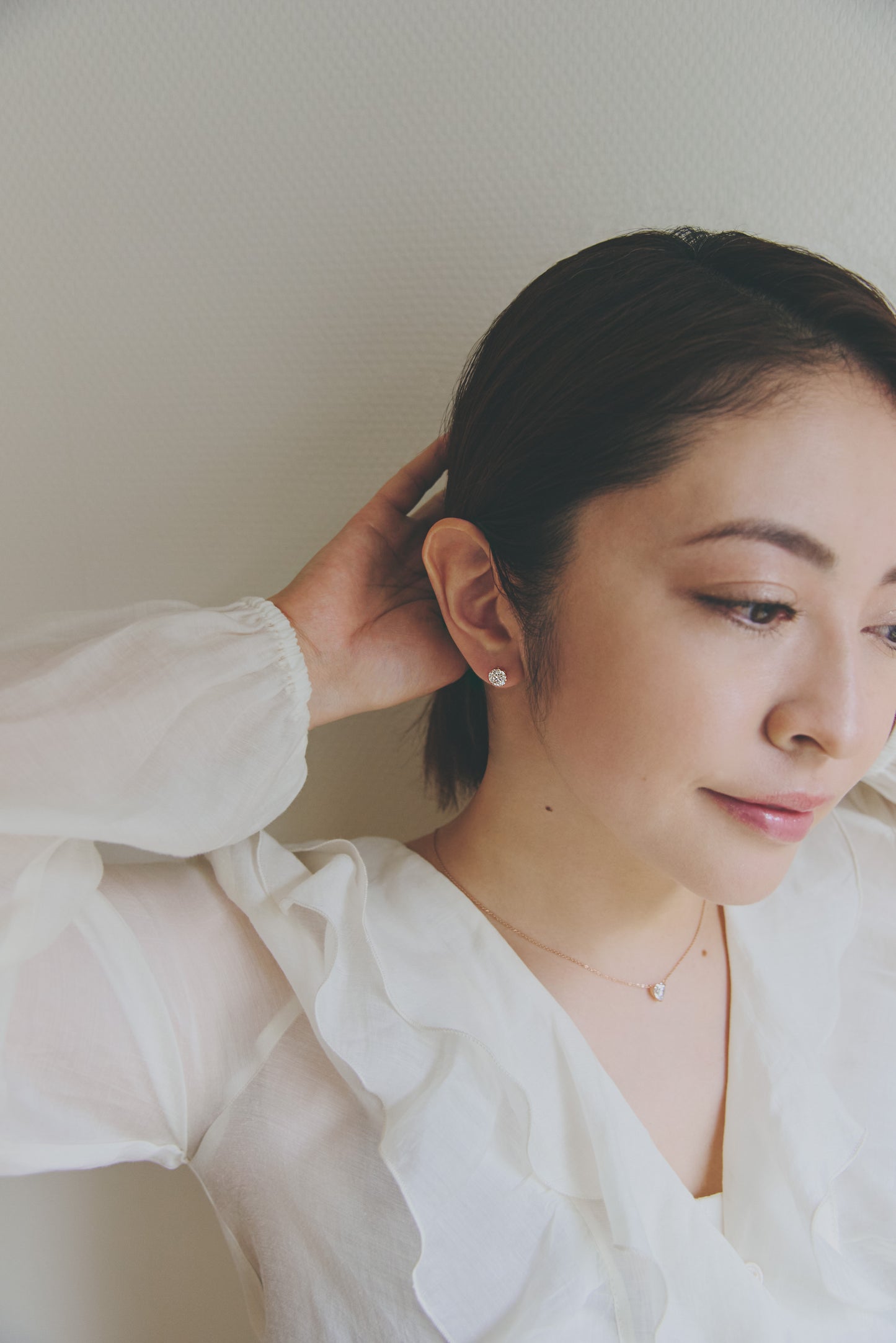 Round stud earrings