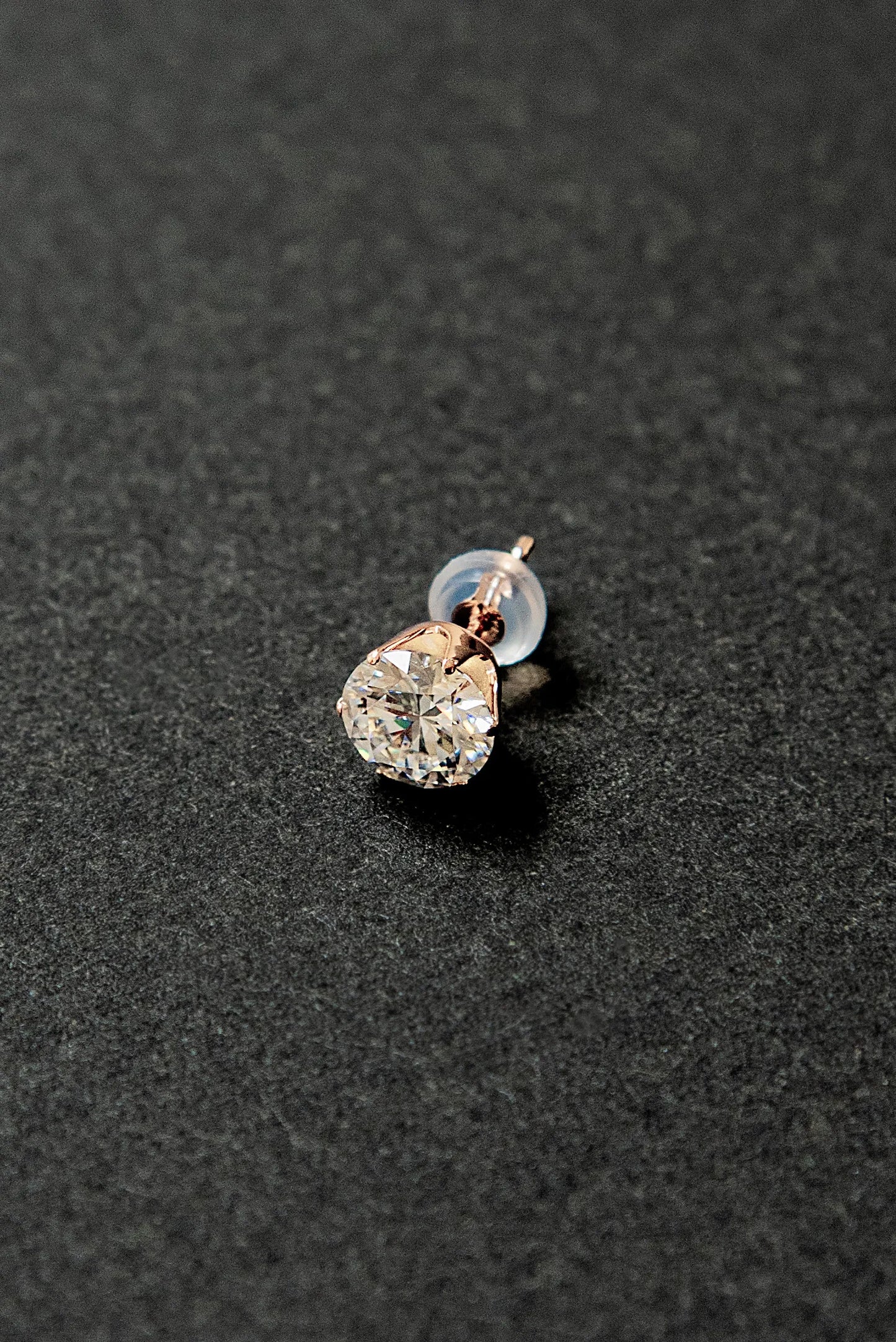 Round stud earrings