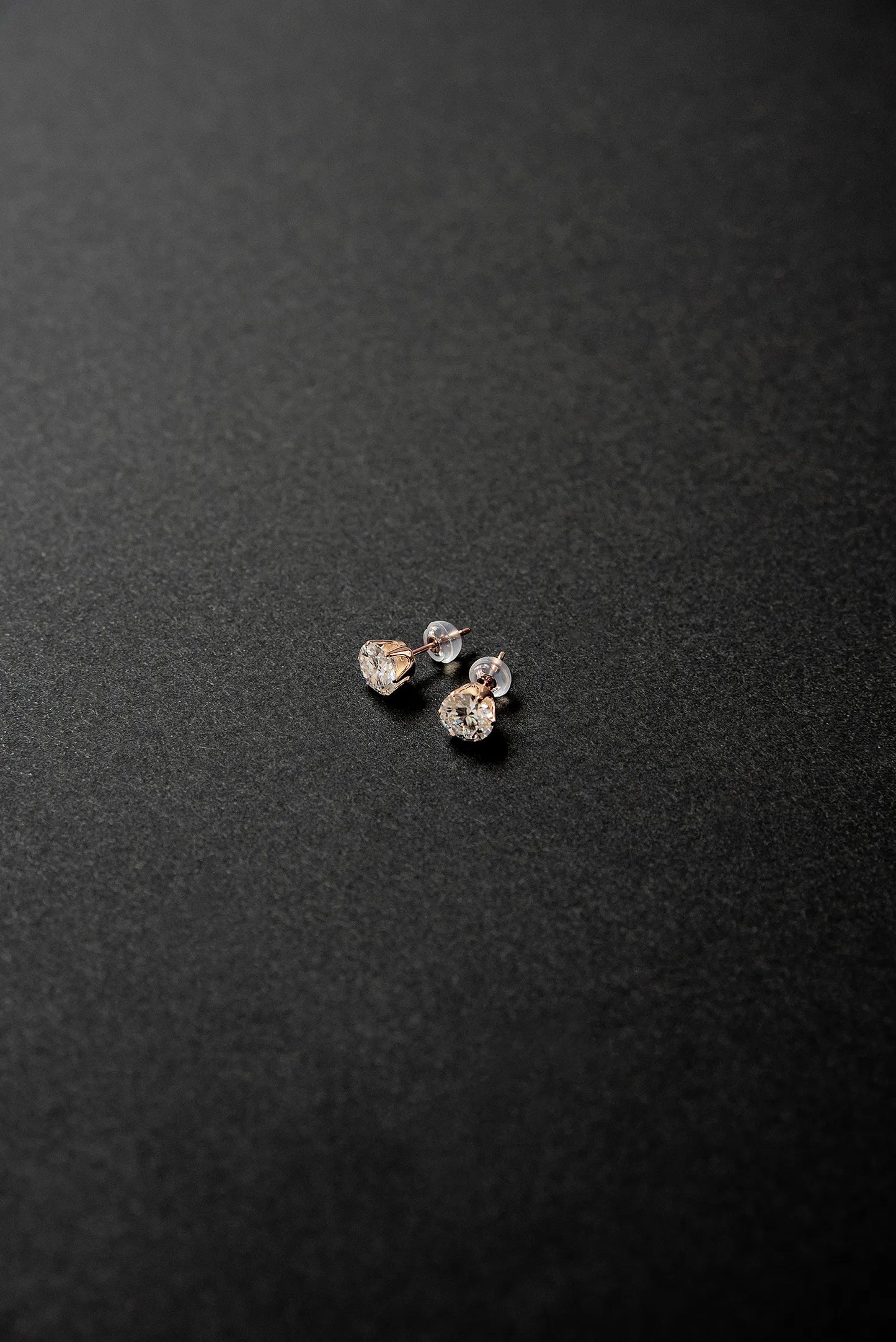 Round stud earrings