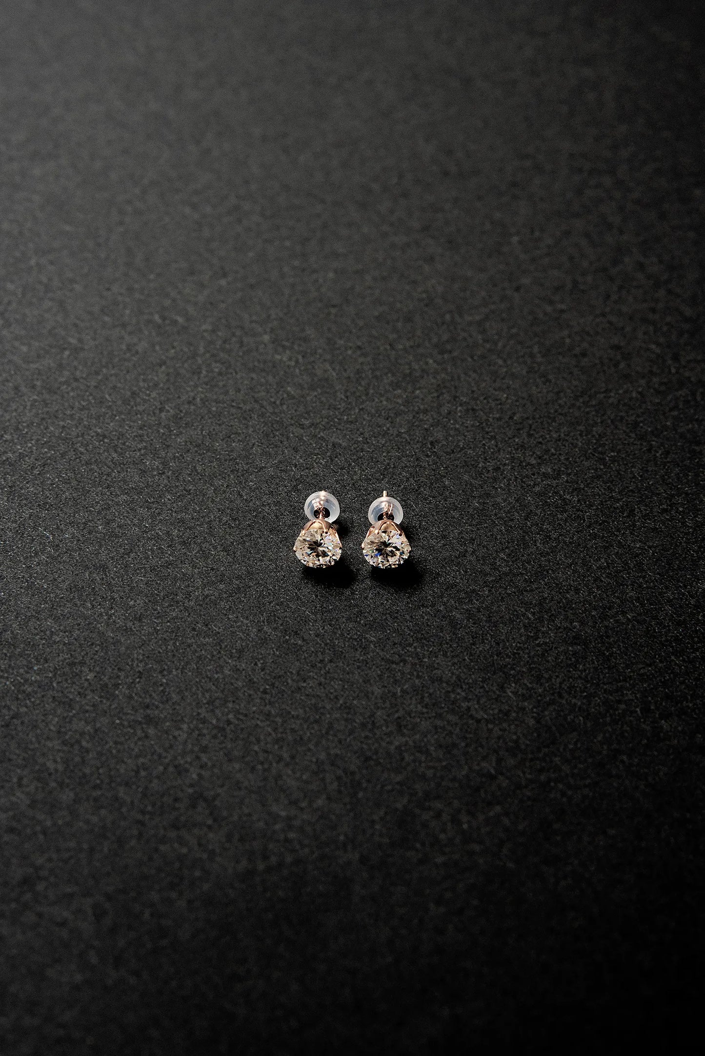 Round stud earrings