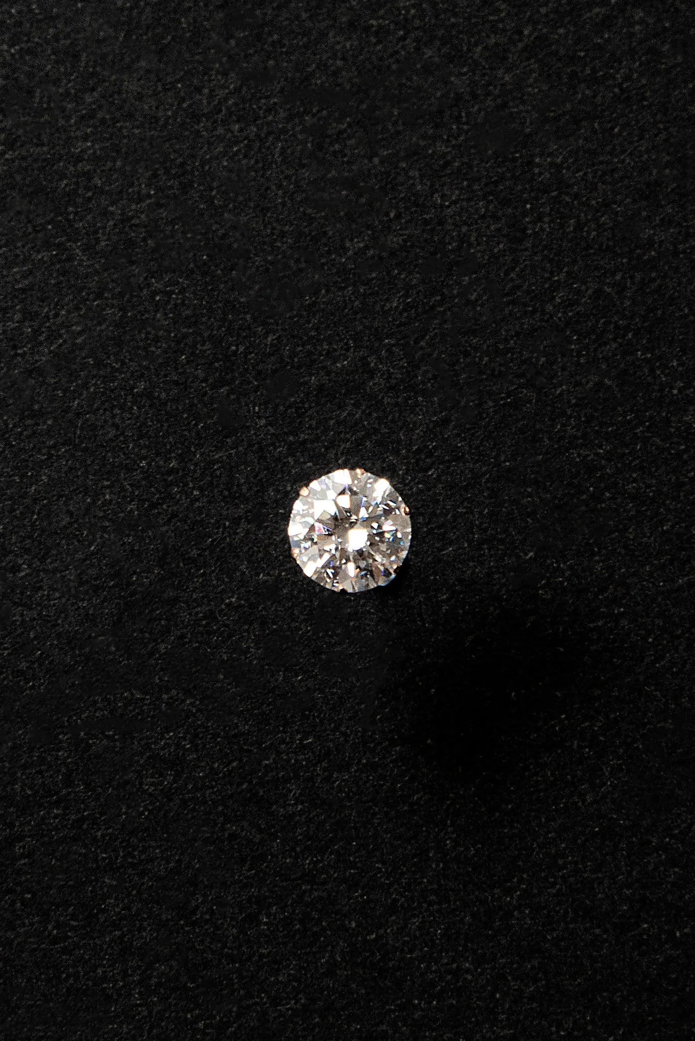 Round stud earrings